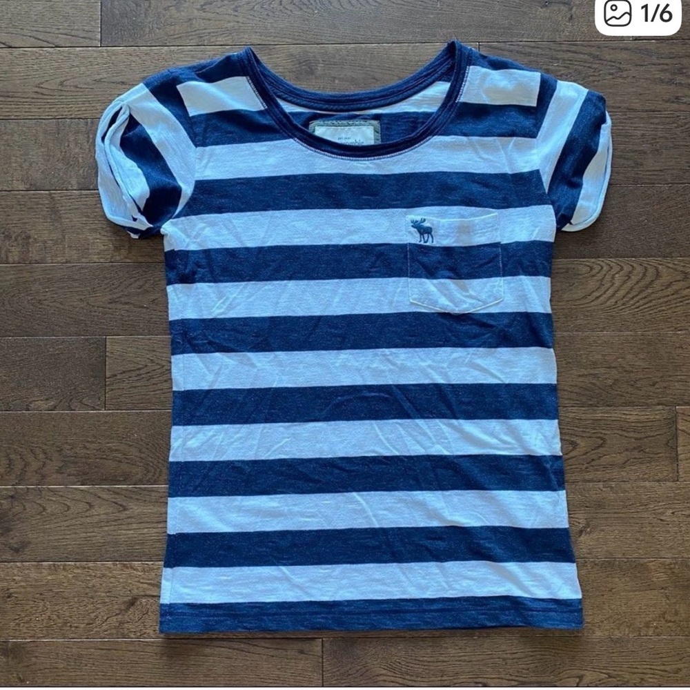 Abercrombie & Fitch Blue and White Striped Short Sleeve Tee